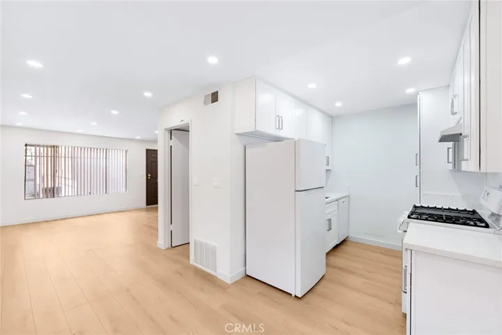333 Riverdale Drive 15, Glendale, California 91204