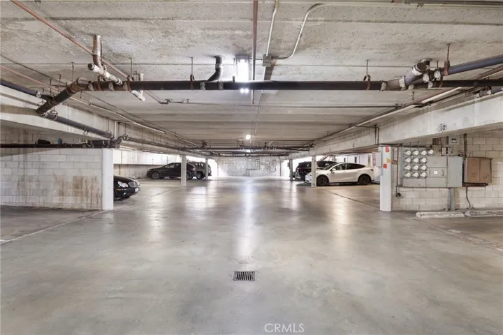 333 Riverdale Drive 15, Glendale, California 91204