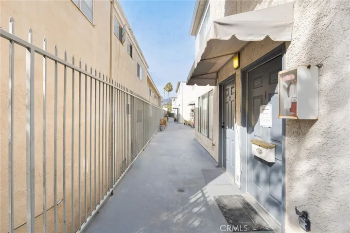 333 Riverdale Drive 15, Glendale, California 91204