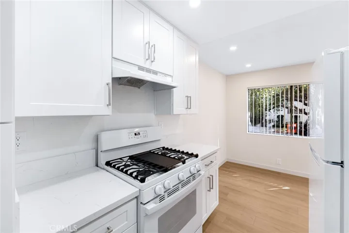 333 Riverdale Drive 15, Glendale, California 91204