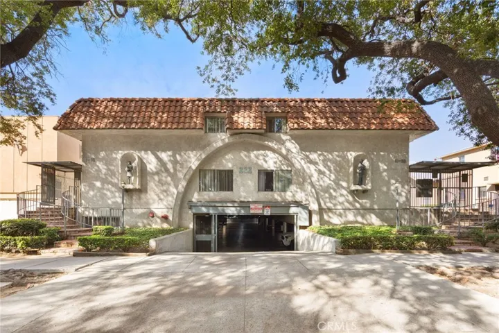 333 Riverdale Drive 15, Glendale, California 91204
