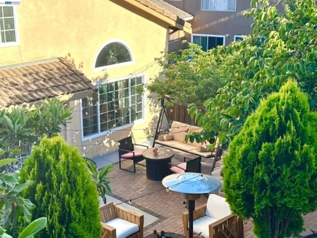 5182 Coach, Richmond, California 94803-9999
