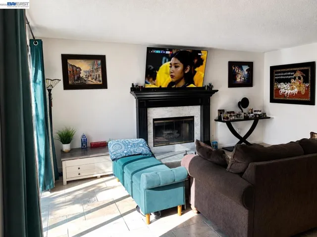 5182 Coach, Richmond, California 94803-9999