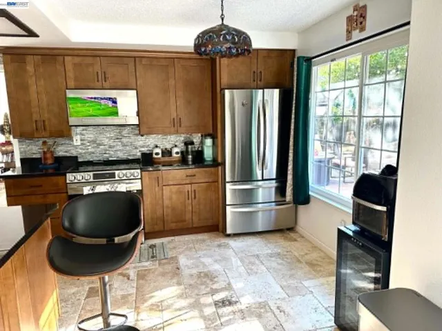 5182 Coach, Richmond, California 94803-9999