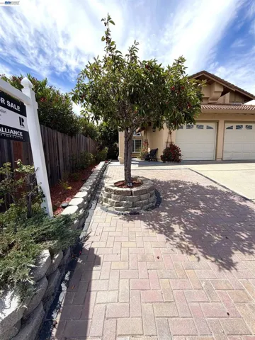 5182 Coach, Richmond, California 94803-9999