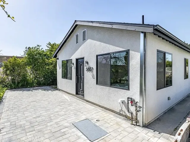 5805 Bucknell Avenue, North Hollywood, California 91607