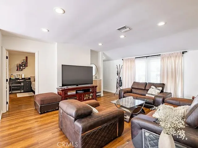 5805 Bucknell Avenue, North Hollywood, California 91607