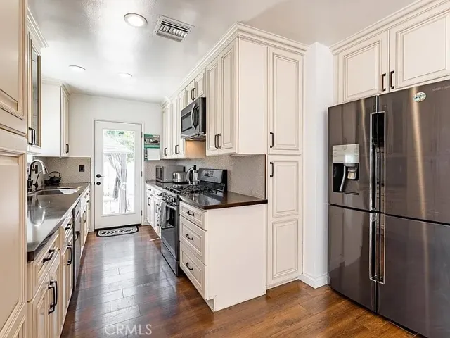 5805 Bucknell Avenue, North Hollywood, California 91607