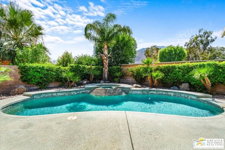 227 N Luring Drive, Palm Springs, California 92262