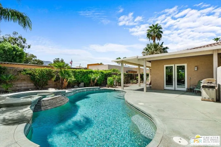 227 N Luring Drive, Palm Springs, California 92262