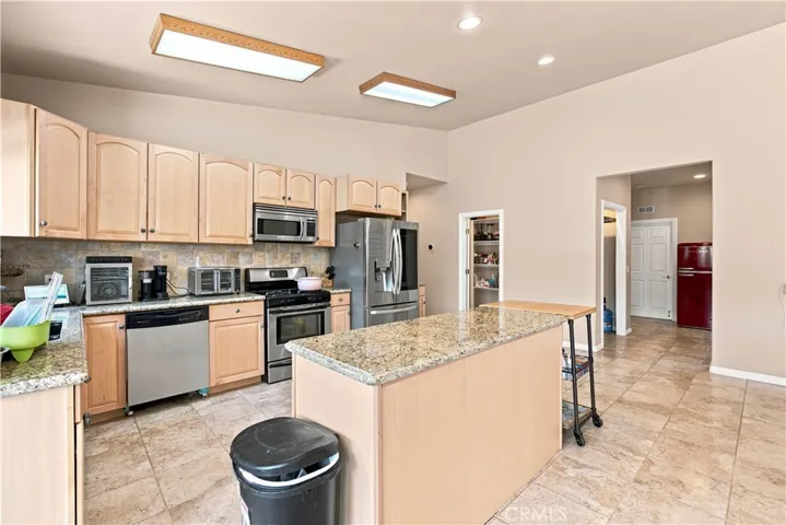 26475 Horizon, Apple Valley, California 92308