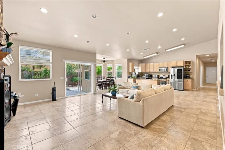 26475 Horizon, Apple Valley, California 92308