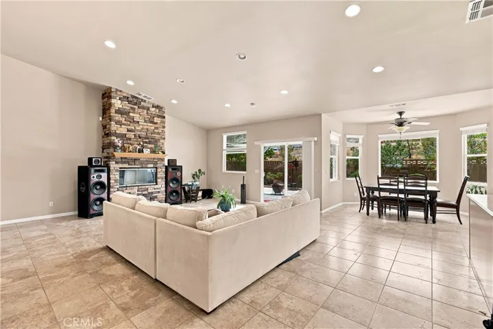 26475 Horizon, Apple Valley, California 92308