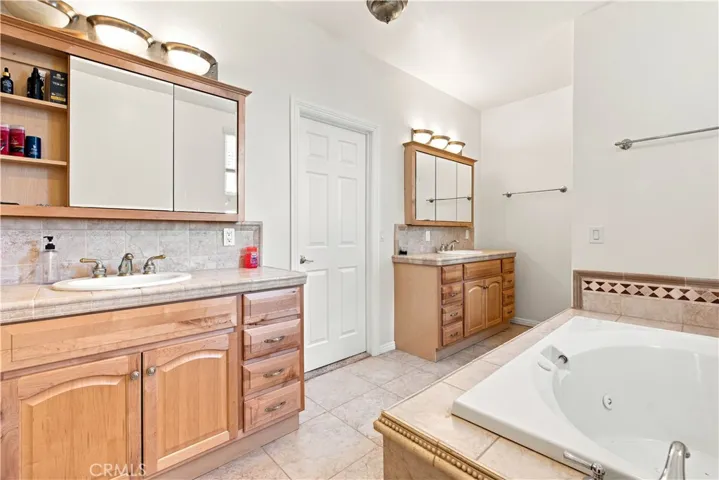 26475 Horizon, Apple Valley, California 92308