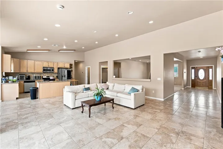 26475 Horizon, Apple Valley, California 92308