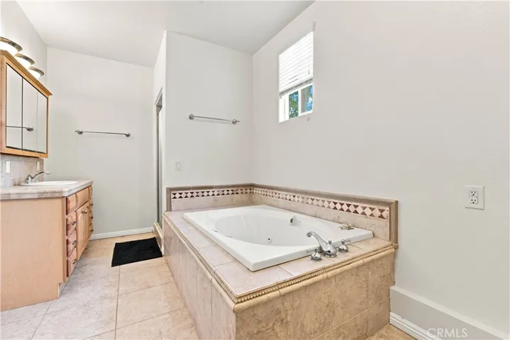 26475 Horizon, Apple Valley, California 92308