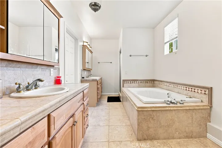 26475 Horizon, Apple Valley, California 92308
