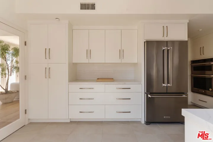 121 N Almont Drive 304, Beverly Hills, California 90211