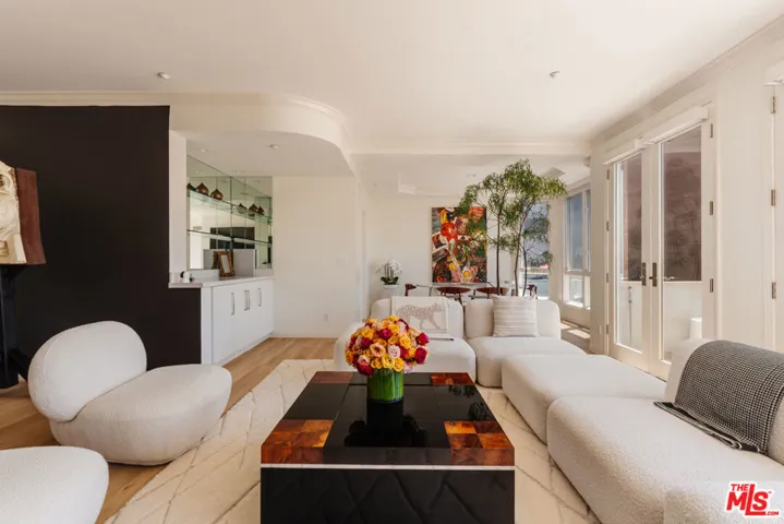 121 N Almont Drive 304, Beverly Hills, California 90211