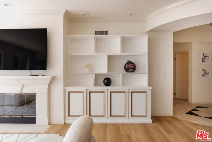 121 N Almont Drive 304, Beverly Hills, California 90211