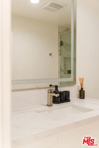 121 N Almont Drive 304, Beverly Hills, California 90211