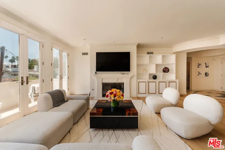 121 N Almont Drive 304, Beverly Hills, California 90211