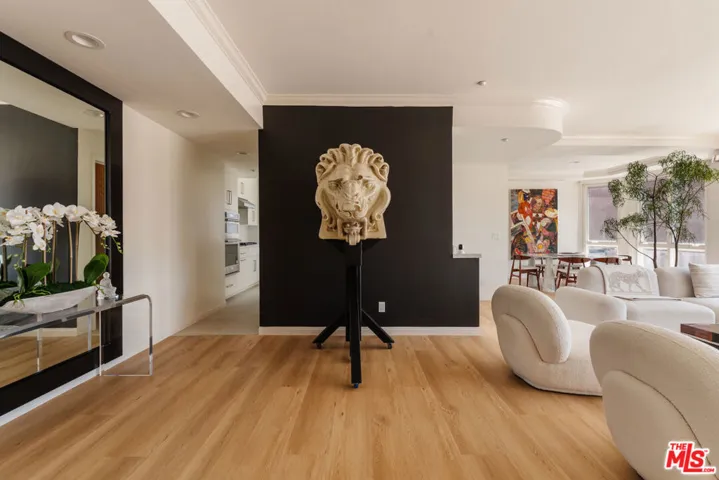 121 N Almont Drive 304, Beverly Hills, California 90211