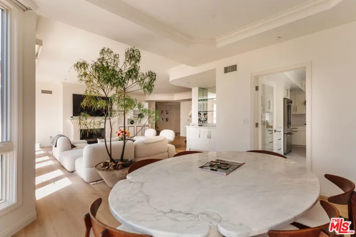 121 N Almont Drive 304, Beverly Hills, California 90211