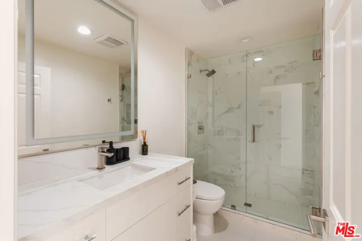 121 N Almont Drive 304, Beverly Hills, California 90211