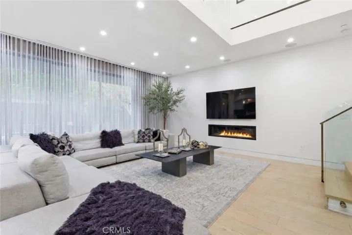 4545 Stern Avenue, Sherman Oaks, California 91423