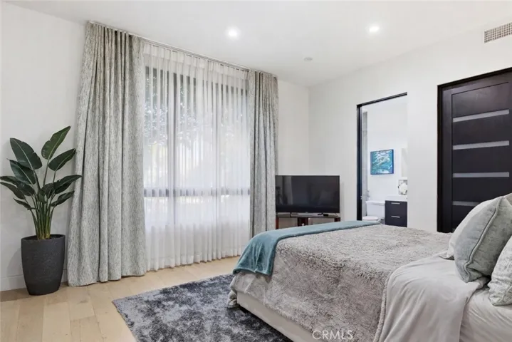 4545 Stern Avenue, Sherman Oaks, California 91423
