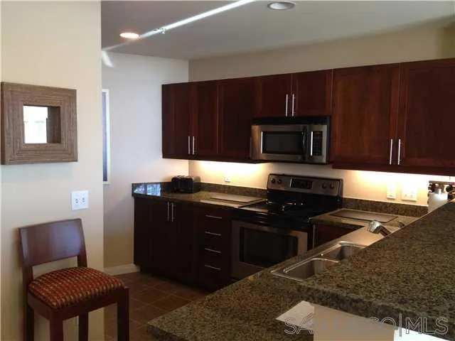 Open kitchen concept fully stocked!