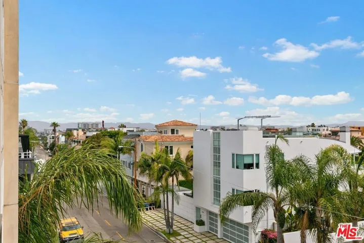 24 Yawl Street 2, Marina Del Rey, California 90292