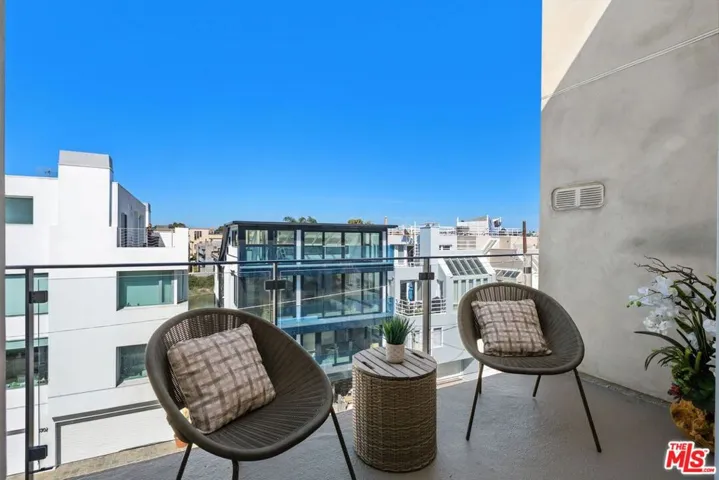 24 Yawl Street 2, Marina Del Rey, California 90292