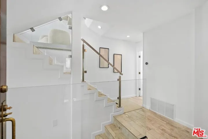 24 Yawl Street 2, Marina Del Rey, California 90292