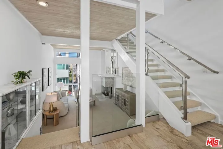 24 Yawl Street 2, Marina Del Rey, California 90292