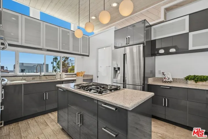24 Yawl Street 2, Marina Del Rey, California 90292