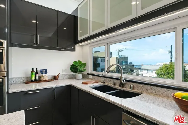 24 Yawl Street 2, Marina Del Rey, California 90292