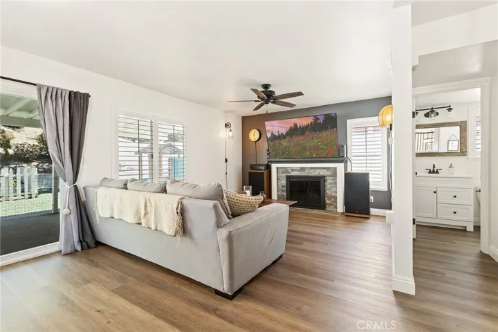 387 Glacier, Corona, California 92879