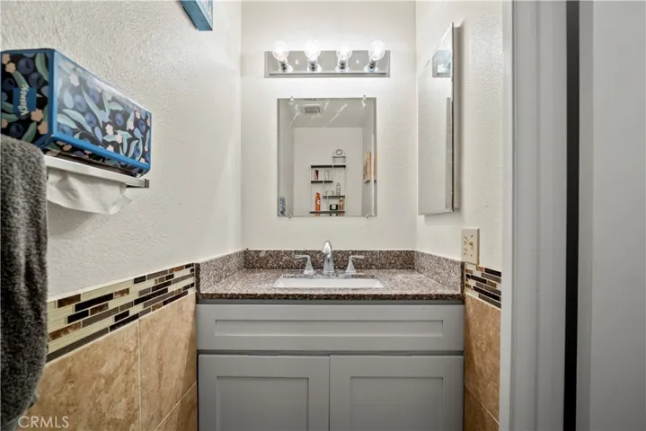 Main level bath