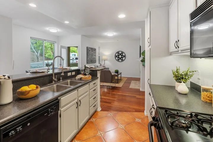 13021 Evening Creek Dr S 21, San Diego, California 92128