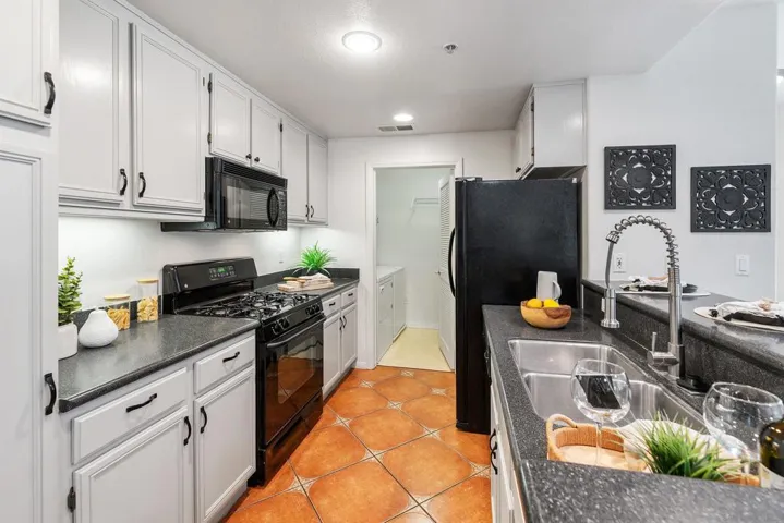 13021 Evening Creek Dr S 21, San Diego, California 92128