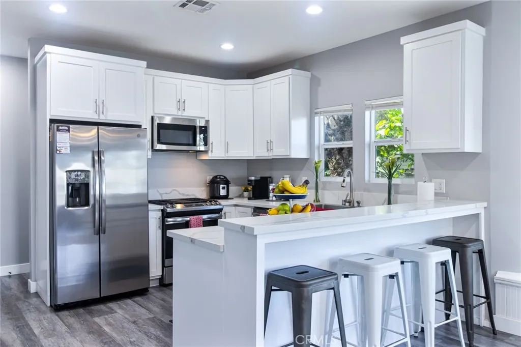 66 W Peoria St, Pasadena, California 91103 — photo 5