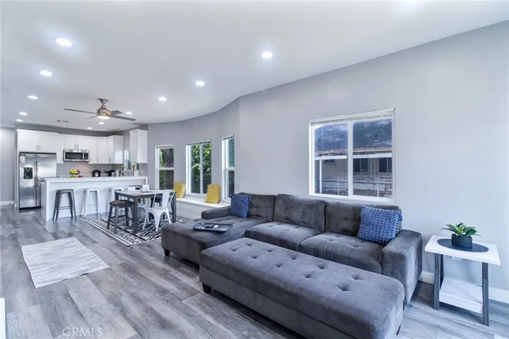 66 W Peoria St, Pasadena, California 91103