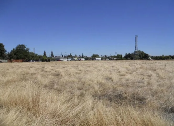 7825 Robinette Road, Sacramento, California 95828
