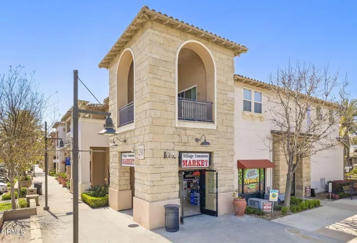 VILLAGE COMMONS MARKET