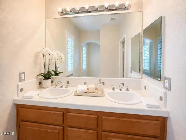 ENSUITE PRIMARY BATHROOM