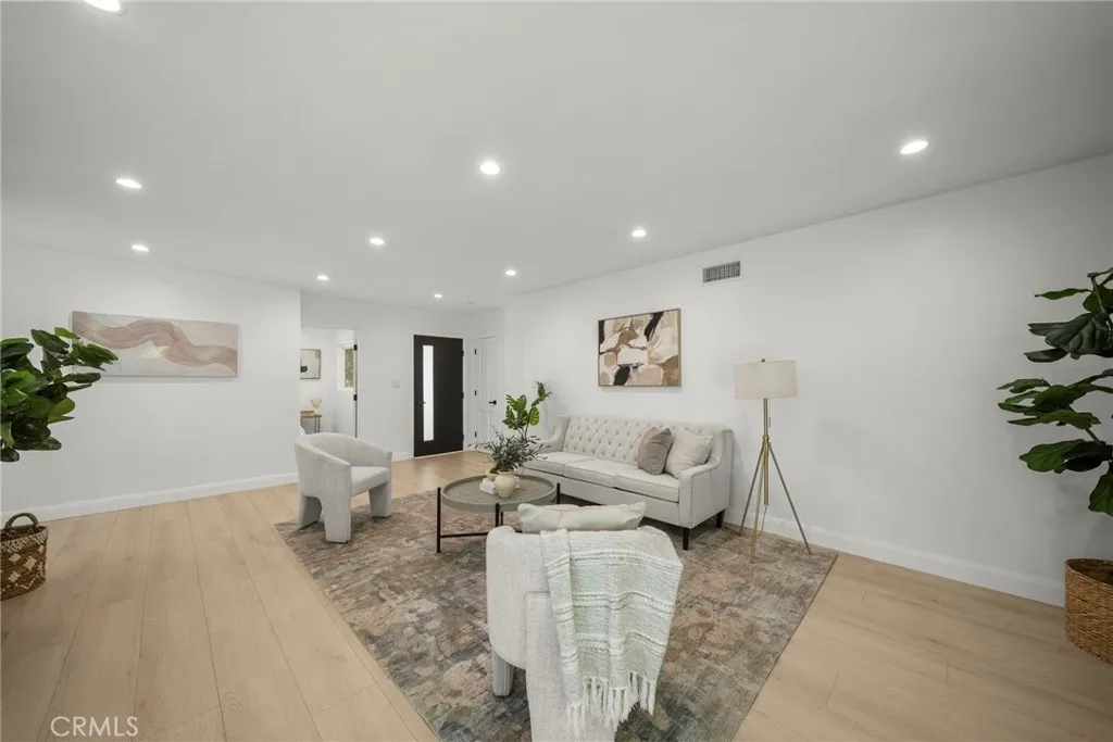 16507 Calahan, North Hills, California 91343 — photo 5