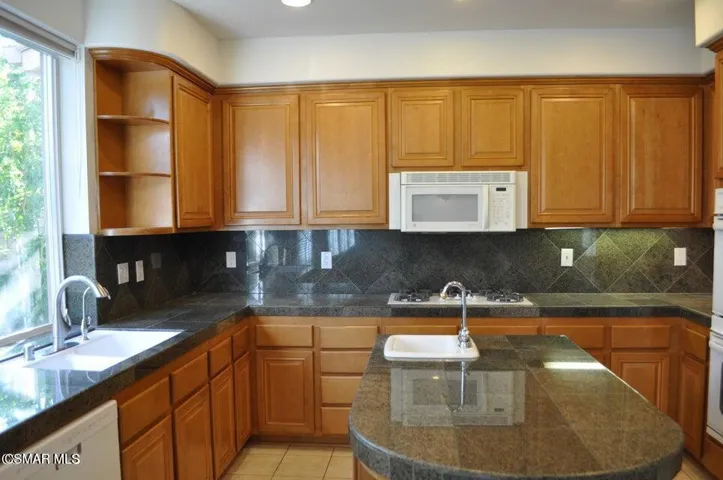 1596 Blue Canyon Kitchen 2