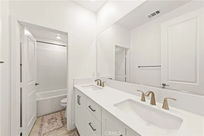 Upstairs Bath 3